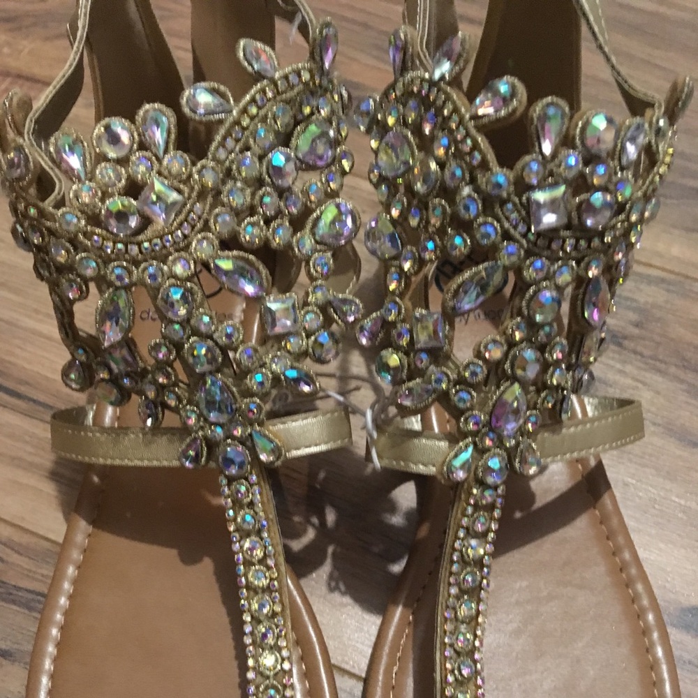 Brand New Daisy Fuentes Sandals (with out box)